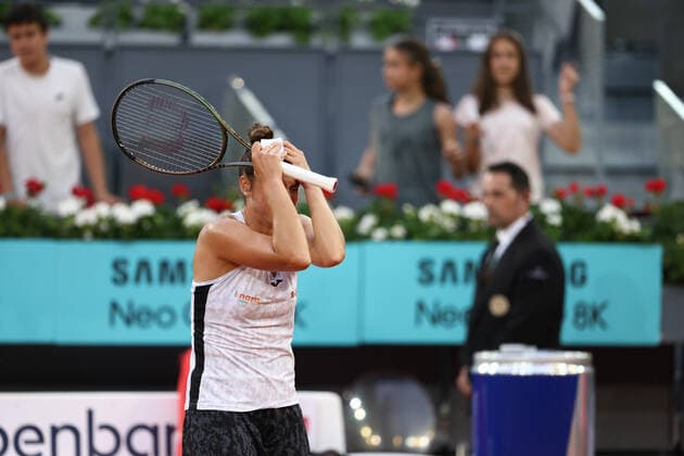 May 1, 2022, MADRID, MADRID, SPAIN: Sara Sorribes of Spain reacts after winning against Naomi Osaka of Japan during the Mutua Madrid Open 2022 celebrated at La Caja Magica on May 01, 2022, in Madrid, Spain. MADRID SPAIN - ZUMAa181 20220501_zaa_a181_241 Copyright: xOscarxJ.xBarrosox