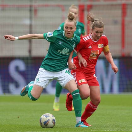 f li Lina Hausicke SV Werder Bremen, 18 and Katja Orschmann 1 FC Union Berlin, 11 in duel, duel, dynamics, action, action, game scene, 01 05 2022, Berlin Germany , football, test match, 1 FC Union Berlin SV Werder Bremen xobx