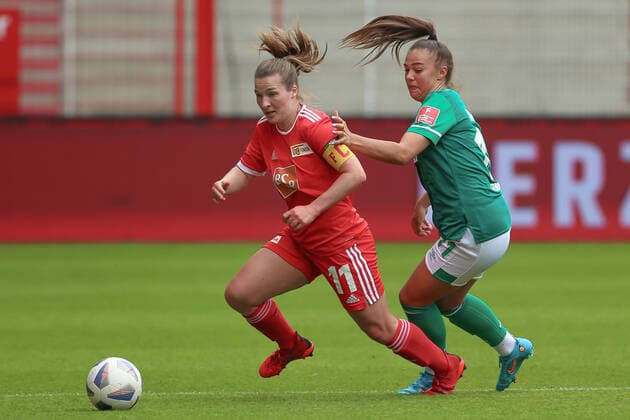 f li Katja Orschmann 1 FC Union Berlin, 11 and Maja Sternad SV Werder Bremen, 11 in duel, duel, dynamics, action, action, game scene, 01 05 2022, Berlin Germany , football, test match, 1 FC Union Berlin SV Werder Bremen xobx