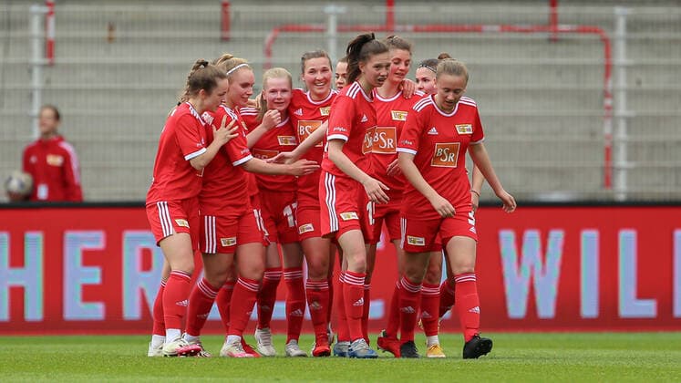 1 FC Union Berlin players celebrating goal, jubilation, optimistic, game scene, highlight, joy about goal, 01 05 2022, Berlin Germany , football, test match, 1 FC Union Berlin SV Werder Bremen xobx