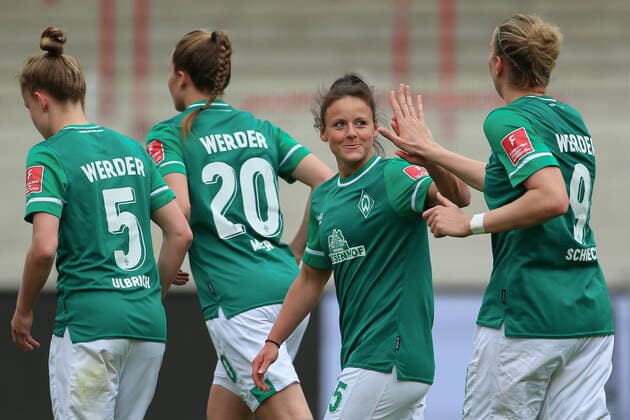 f le scorer Jasmin Sehan SV Werder Bremen, 15 and Katharina Schiechtl SV Werder Bremen, 9 with goal celebration, jubilation, optimistic, game scene, highlight, joy about the goal to 1 11, 01 05 2022, Berlin Germany , football, test match, 1 FC Union Berlin SV Werder Bremen xobx