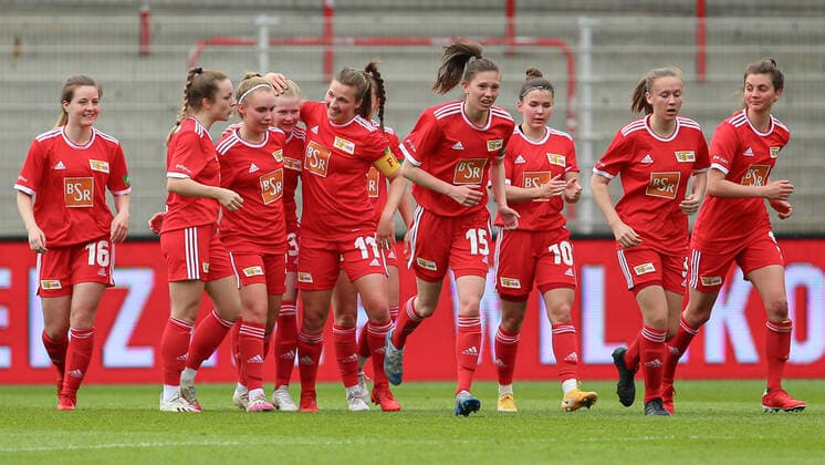 1 FC Union Berlin players celebrating goal, jubilation, optimistic, game scene, highlight, joy about goal, 01 05 2022, Berlin Germany , football, test match, 1 FC Union Berlin SV Werder Bremen xobx