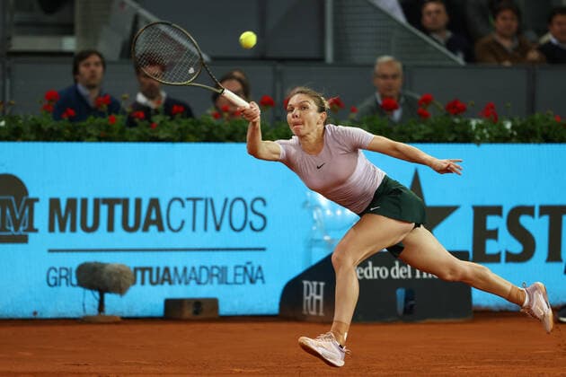 May 2, 2022, MADRID, MADRID, SPAIN: Simona Halep of Romania in action against Cori Gauff of United States during the Mutua Madrid Open 2022 celebrated at La Caja Magica on May 02, 2022, in Madrid, Spain. MADRID SPAIN - ZUMAa181 20220502_zaa_a181_166 Copyright: xOscarxJ.xBarrosox