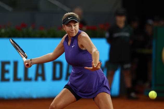 May 3, 2022, MADRID, MADRID, SPAIN: Amanda Anisimova of United States in action against Victoria Azarenka of Belarus during the Mutua Madrid Open 2022 celebrated at La Caja Magica on May 02, 2022, in Madrid, Spain. MADRID SPAIN - ZUMAa181 20220503_zaa_a181_022 Copyright: xOscarxJ.xBarrosox