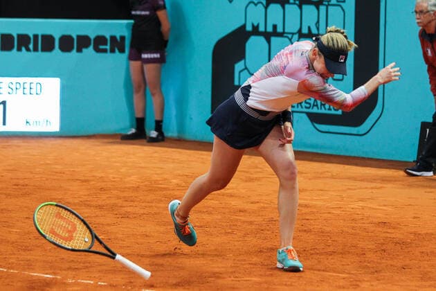 Sport Bilder des Tages May 3, 2022, MADRID, MADRID, SPAIN: Ekaterina Alexandrova from Russia in action against Marie Bouzkova from Czech Republic during the Mutua Madrid Open 2022 celebrated at La Caja Magica on May 02, 2022, in Madrid, Spain. MADRID SPAIN - ZUMAa181 20220503_zaa_a181_071 Copyright: xIrinaxR.xHipolitox