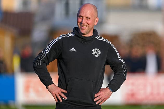 Coach Timo Rost Bayreuth laughs, joy, friendly, cheerful, beaming, optimistic, single image, action, action, 03 05 2022, Pipinsried Germany , Football, Regionalliga Bayern, FC Pipinsried SpVgg Bayreuth xslx