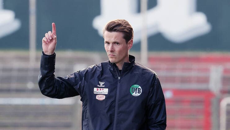 Head Coach Lukas Pfeiffer VfB Luebeck DFL REGULATES PROHIBIT ANY USE OF PHOTOGRAPHS AS IMAGE SEQUENCES AND OR QUASI VIDEO