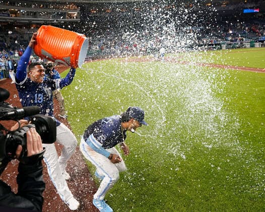 Sport Bilder des Tages May 03, 2022: Kansas City Royals DH MJ Melendez (1) is the recipient of a Salvy splash after recording his first hit as a rookie at Kauffman Stadium Kansas City, Missouri. The Kansas City Royals defeated the St. Louis Cardinals 7-1. CSM. Kansas City United States - ZUMAc04_ 20220503_zaf_c04_052 Copyright: xJonxRobichaudx