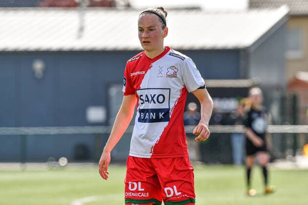 ZULTE-Waregem VS WOLUWE Elke Van Gorp (14) of Zulte Waregem pictured during a female soccer game between SV Zulte - Waregem and White Star Woluwe on the 9th matchday in play-off 2 of the 2021 - 2022 season of Belgian Scooore Womens Super League , saturday 30 April 2022 in Zulte , Belgium . PHOTO SPORTPIX STIJN AUDOOREN Zulte Gemeentelijk sportstadion Oost-Vlaanderen BELGIUM  Copyright: xSportpix.bex xStijnxAudoorenxSTIJNxAUDOORENx