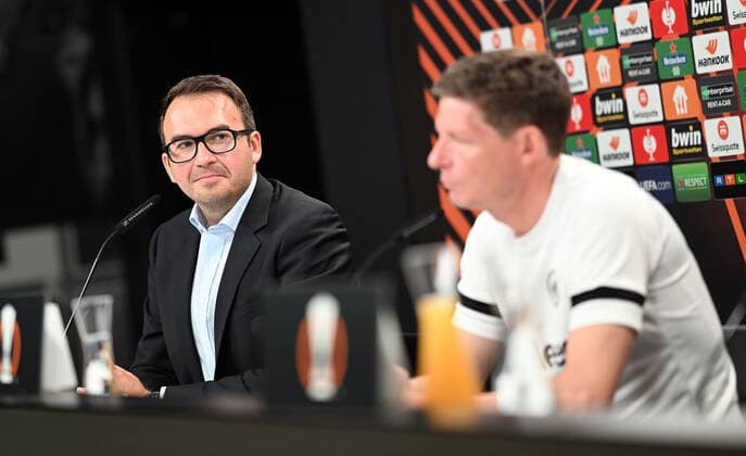 04 05 2022, xjhx, football UEFA Europa League, Eintracht Frankfurt training and press conference emspor, f l press spokesman Bartosz Niedzwiedzki Eintracht Eintracht Frankfurt , coach Oliver Glasner Eintracht Frankfurt zautz DFL DFB REGULATIONS PROHIBIT ANY USE OF PHOTOGRAPHS as IMAGE SEQUENCES and or QUASI VIDEO Frankfurt am Main