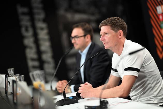 04 05 2022, xjhx, football UEFA Europa League, Eintracht Frankfurt training and press conference emspor, v l press spokesman Bartosz Niedzwiedzki Eintracht Eintracht Frankfurt , coach Oliver Glasner Eintracht Frankfurt zautz DFL DFB REGULATIONS PROHIBIT ANY USE OF PHOTOGRAPHS as IMAGE SEQUENCES and or QUASI VIDEO Frankfurt am Main