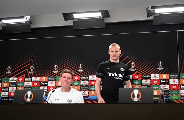 04 05 2022, xjhx, football UEFA Europa League, Eintracht Frankfurt training and press conference emspor, f l coach Oliver Glasner Eintracht Frankfurt zautz, Sebastian Rode Eintracht Frankfurt DFL DFB REGULATIONS PROHIBIT ANY USE OF PHOTOGRAPHS as IMAGE SEQUENCES and or QUASI VIDEO Frankfurt am Main