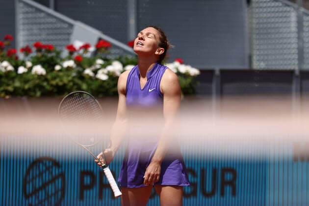 May 4, 2022, MADRID, MADRID, SPAIN: Simona Halep of Romania in action against Ons Jabeur of Tunisia during the Mutua Madrid Open 2022 celebrated at La Caja Magica on May 04, 2022, in Madrid, Spain. MADRID SPAIN - ZUMAa181 20220504_zaa_a181_097 Copyright: xOscarxJ.xBarrosox