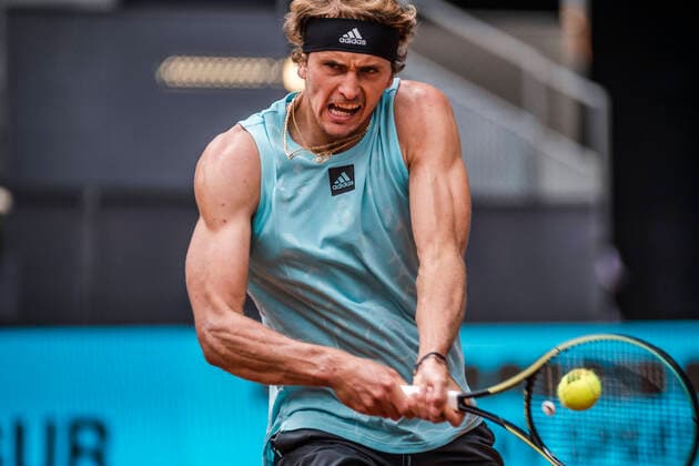 Sport Bilder des Tages May 4, 2022, Madrid, Madrid, Spain: ALEXANDER ZVEREV (GER) returns the ball to Marin Cilic (HRV) at Day 7 of the Madrid Open 2022. Madrid Spain - ZUMAo105 20220504_zap_o105_043 Copyright: xMatthiasxOesterlex
