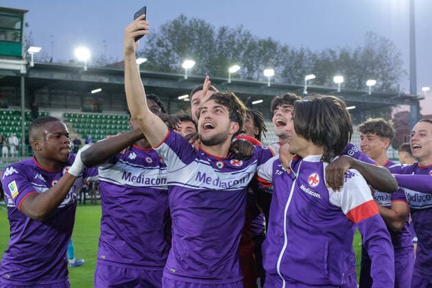 Photo Claudio Martinelli LaPresse May 4th, 2022 Venice, Italy soccer A.C.F. Fiorentina - Atalanta B.C. - Primavera TimVision Cup Final 2021 2022 - P.L. Penzo stadium. In the pic: A.C.F. Fiorentina Primavera players celebrate the win at the end of the match  Copyright: xClaudioxMartinelli LaPressex