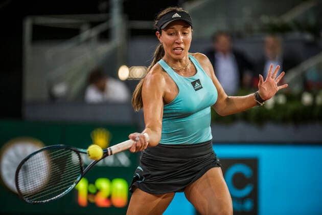 May 4, 2022, Madrid, Madrid, Spain: JESSICA PEGULA (USA) returns the ball to Sara Sorribes Tormo (EEP) at Day 7 of the Madrid Open 2022. Madrid Spain - ZUMAo105 20220504_zap_o105_068 Copyright: xMatthiasxOesterlex