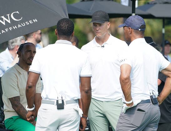 04.05.2022, Miami International Autodrome, Miami, FORMULA 1 CRYPTO.COM MIAMI GRAND PRIX ,im Bild Lewis Hamilton (GBR), Mercedes-AMG Petronas Formula One Team, Basketballspieler Brandon Okpalobi, Footballstar Tom Brady, Marcus Allen (ehemalier Footballspieler)  Copyright: xHasanxBratic avensimagesx xipa-ax xx 0