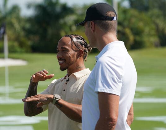 04.05.2022, Miami International Autodrome, Miami, FORMULA 1 CRYPTO.COM MIAMI GRAND PRIX ,im Bild Lewis Hamilton (GBR), Mercedes-AMG Petronas Formula One Team, Football Star Tom Brady  Copyright: xHasanxBratic avensimagesx xipa-ax xx 0