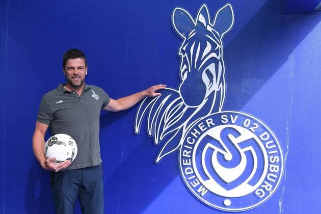Sport Themen der Woche KW18 Sport Bilder des Tages Fußball 3. Liga Vorstellung von Torsten Ziegner beim MSV Duisburg am 05.05.2022 in der Schauinsland-Reisen-Arena in Duisburg Torsten Ziegner ( Trainer Cheftrainer Duisburg ) *** Soccer 3 league presentation of Torsten Ziegner at MSV Duisburg on 05 05 2022 in the Schauinsland Reisen Arena in Duisburg Torsten Ziegner coach head coach Duisburg xRx