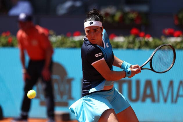 May 5, 2022, MADRID, MADRID, SPAIN: Ons Jabeur of Tunisia in action against Ekaterina Alexandrova of Russia during the Mutua Madrid Open 2022 celebrated at La Caja Magica on May 05, 2022, in Madrid, Spain. MADRID SPAIN - ZUMAa181 20220505_zaa_a181_171 Copyright: xOscarxJ.xBarrosox