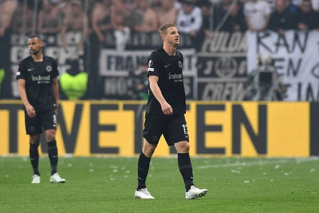 Soccer Europa League semifinal Eintracht Frankfurt West Ham United on 05 05 2022 at Deutsche Bank Park in Frankfurt Martin Hinteregger Frankfurt leaves the field injured injury xHDx