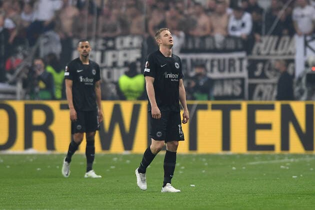 Soccer Europa League semifinal Eintracht Frankfurt West Ham United on 05 05 2022 at Deutsche Bank Park in Frankfurt Martin Hinteregger Frankfurt leaves the field injured injury xHDx