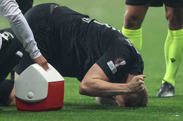 Eintracht Frankfurt West Ham United, UEFA Europa League injury to Martin Hinteregger Eintracht Frankfurt, 13 UEFA Europa League semi-final second leg match between Eintracht Frankfurt and West Ham United on 5 May 2022 at Deutsche Bank Park in Frankfurt am Main , Frankfurt am Main Hesse Germany Deutsche Bank Park