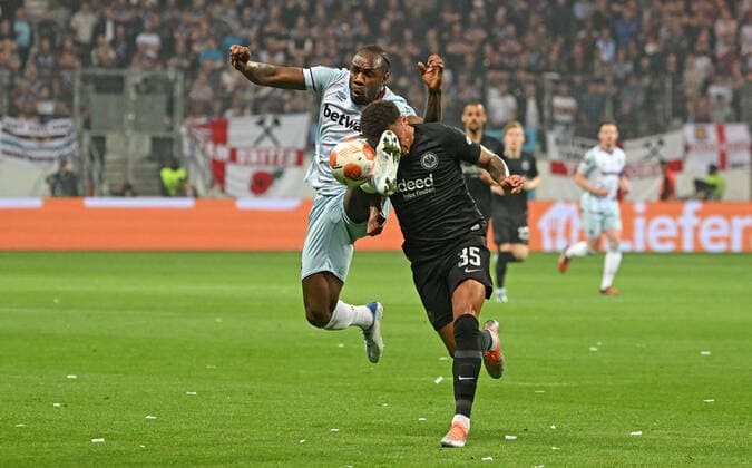 05 05 2022, xjhx, football UEFA Europa League 1 2 final , Eintracht Frankfurt West Ham United emspor, v l Michail Antonio West Ham United Tuta Eintracht Frankfurt Zweikampf, action, battle for the ball DFL DFB REGULATIONS PROHIBIT ANY USE OF PHOTOGRAPHS as IMAGE SEQUENCES and or QUASI VIDEO Frankfurt