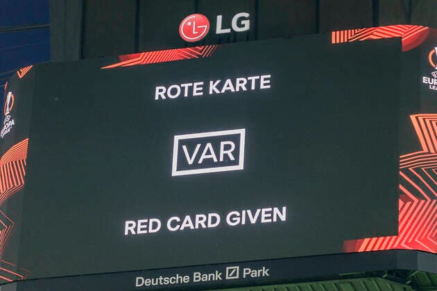 UEFA Europa League, Eintracht Frankfurt vs West Ham United, Deutsche Bank Park, Frankfurt, 05 05 2022 Symbolic image VAR check, red card, red card given, Eintracht Frankfurt vs West Ham United, Frankfurt, Deutsche Bank Park, 5 5 2022 Copyright: xBEAUTIFULxSPORTS Gawlikx