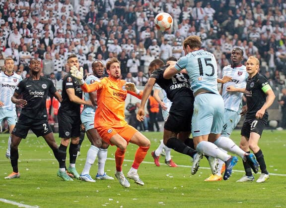 05 05 2022, xovx, soccer UEFA Europa League, semi-final, Eintracht Frankfurt West Ham United v l Evan Ndicka Eintracht Frankfurt , Rafael Borre Eintracht Frankfurt , Michail Antonio West Ham United , Kevin Trapp Eintracht Frankfurt , Djibril Sow Eintracht Frankfurt , Craig Dawson West Ham United , Kurt Zouma West Ham United , Sebastian Rode Eintracht Frankfurt emspor Frankfurt