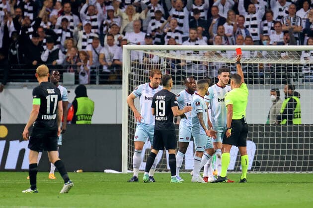 Frankfurt, Germany 05 May 2022 Europa League 1 2 Final 2021 2022 Eintracht Frankfurt vs West Ham United Referee Jesus Gil Manzano Spain shows Aaron Cresswell West Ham the red card Deutsche Bank Park Hesse Copyright: xFotostandx xRacochax
