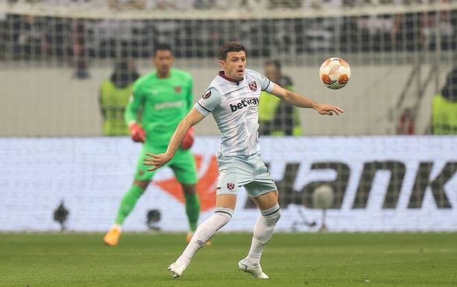 Mandatory Credit: Photo by Simon Dael Shutterstock (12925375bf) Aaron Cresswell of West Ham United Eintracht Frankfurt v West Ham United, UEFA Europa League, Semi Final, Second Leg, Football, Deutsche Bank Park, Frankfurt, Germany - 05 May 2022 EDITORIAL USE ONLY No use with unauthorised audio, video, data, fixture lists, club league logos or live services. Online in-match use limited to 120 images, no video emulation. No use in betting, games or single club league player publications. Eintracht Frankfurt v West Ham United, UEFA Europa League, Semi Final, Second Leg, Football, Deutsche Bank Park, Frankfurt, Germany - 05 May 2022 EDITORIAL USE ONLY No use with unauthorised audio, video, data, fixture lists, club league logos or live services. Online in-match use limited to 120 images, no video emulation. No use in betting, games or single club league player publications. Copyright: xSimonxDael Shutterstockx 12925375bf