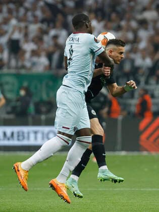05 05 2022, football, Europa League, semi-final, Eintracht Frankfurt West Ham United, GER, Frankfurt am Main, Deutsche Bank Park picture from left Kurt Zouma West Ham United and Santos Borre Eintracht Frankfurt Copyright: HMBxMedia xHeikoxBecker