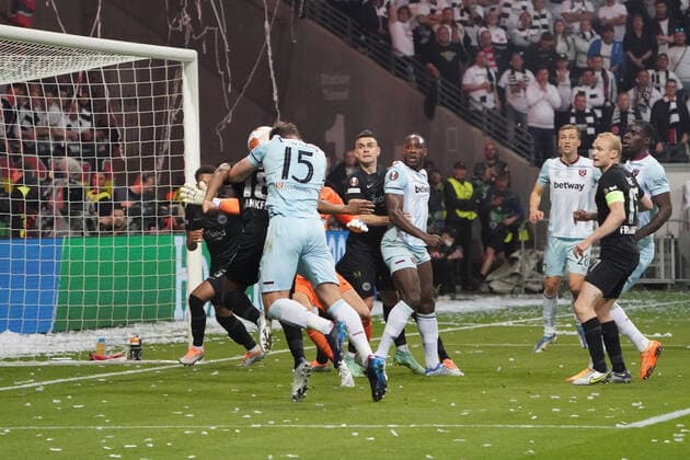 Chance Craig Dawson West Ham United Frankfurt 05 05 2022 Eintracht Frankfurt vs West Ham United, UEFA Europa League, semi-final second leg