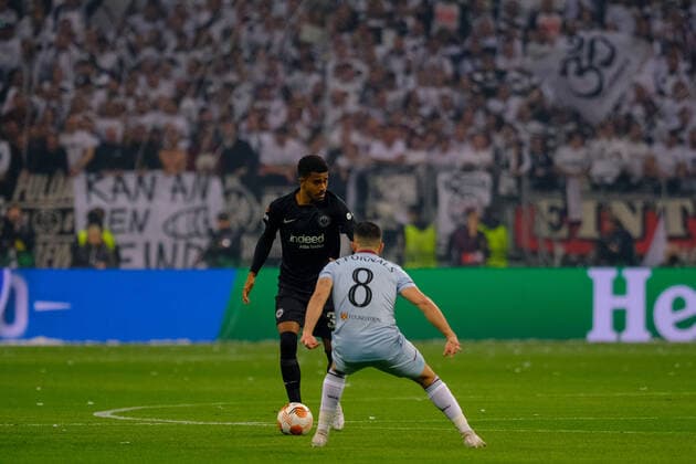 Ansgar Knauff Eintracht Frankfurt, 36 in duel with Pablo Fornals West Ham United, 8 , Eintracht Frankfurt vs West Ham United, football, Europa League, semifinals, second leg, 2021 2022 season, 05 05 2022, Eintracht Frankfurt vs West Ham United, football, Europa League, semifinals, second leg, 2021 2022 season, 05 05 2022 Frankfurt am Main, Germany Copyright: xEibner-Pressefotox EP_EER