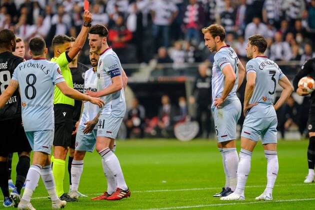 Aaron Cresswell West Ham United, 3 sees red, Eintracht Frankfurt vs West Ham United, football, Europa League, semi-final, second leg, 2021 2022 season, 05 05 2022, Eintracht Frankfurt vs West Ham United, football, Europa League, semi-final, second leg, 2021 2022 season, 05 05 2022 Frankfurt am Main Copyright: xEibner-Pressefotox EP_EER