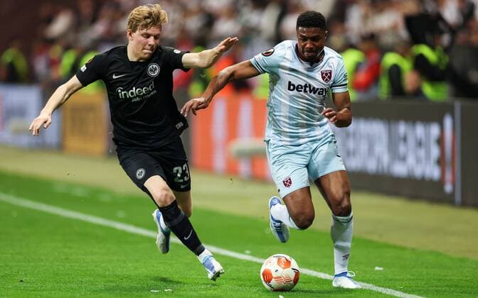 Mandatory Credit: Photo by Simon Dael Shutterstock (12925375cq) Ben Johnson of West Ham United and Jens Petter Hauge of Eintracht Frankfurt Eintracht Frankfurt v West Ham United, UEFA Europa League, Semi Final, Second Leg, Football, Deutsche Bank Park, Frankfurt, Germany - 05 May 2022 EDITORIAL USE ONLY No use with unauthorised audio, video, data, fixture lists, club league logos or live services. Online in-match use limited to 120 images, no video emulation. No use in betting, games or single club league player publications. Eintracht Frankfurt v West Ham United, UEFA Europa League, Semi Final, Second Leg, Football, Deutsche Bank Park, Frankfurt, Germany - 05 May 2022 EDITORIAL USE ONLY No use with unauthorised audio, video, data, fixture lists, club league logos or live services. Online in-match use limited to 120 images, no video emulation. No use in betting, games or single club league player publications. Copyright: xSimonxDael Shutterstockx 12925375cq