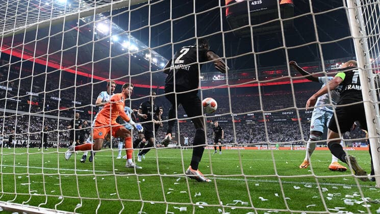 05 05 2022, xjhx, football UEFA Europa League 1 2 final , Eintracht Frankfurt West Ham United emspor, v l Evan Ndicka N Dicka N Dicka Eintracht Frankfurt clears on the line DFL DFB REGULATIONS PROHIBIT ANY USE OF PHOTOGRAPHS as IMAGE SEQUENCES and or QUASI VIDEO Frankfurt