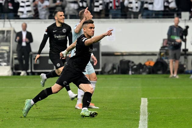 Frankfurt, Deutsche Bank Park, 05 05 22, GER, Men, UEFA Europa League, Season 2021 2022, Eintracht Frankfurt West Ham United Image Rafael Santos Borre Frankfurt cheers after scoring the 1 0 Only for journalistic use Only for editorial use According to the DFL Deutsche Fußball Liga regulations it is prohibited, DFL regulations prohibit any use of photographs as image sequences and or quasi video Hesse Germany