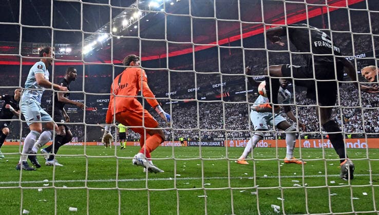 05 05 2022, xjhx, football UEFA Europa League 1 2 final , Eintracht Frankfurt West Ham United emspor, v l Evan Ndicka N Dicka N Dicka Eintracht Frankfurt clears on the line DFL DFB REGULATIONS PROHIBIT ANY USE OF PHOTOGRAPHS as IMAGE SEQUENCES and or QUASI VIDEO Frankfurt