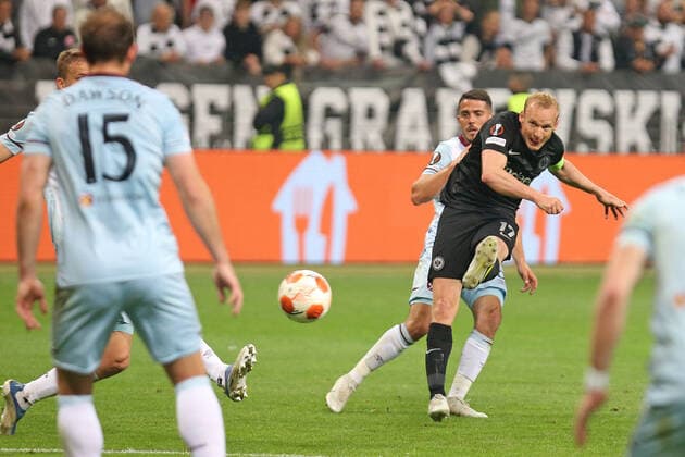 Goal chance by Sebastian Rode Eintracht Frankfurt , Nr 17 just before half time , Eintracht Frankfurt West Ham United FC, soccer, UEFA Euro League, season 2021 2022, semifinal second leg, home match, 07 04 2021, semifinal, soccer European Cup competition for club teams, European Cup competition, European Cup 2022