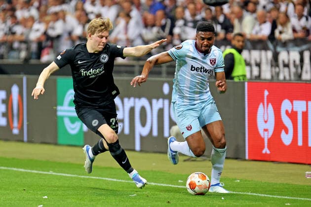 Frankfurt, Germany 05 May 2022 Europa League 1 2 Final 2021 2022 Eintracht Frankfurt vs West Ham United v li in duel Jens Hauge Frankfurt vs Ben Johnson West Ham Deutsche Bank Park Hessen Copyright: xFotostandx xRacochax