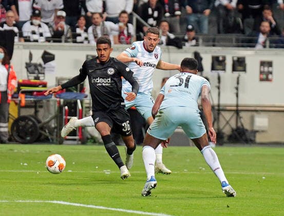 05 05 2022, xovx, soccer UEFA Europa League, semi-final, Eintracht Frankfurt West Ham United v l Ansgar Knauff Eintracht Frankfurt , Pablo Fornals West Ham United , Ben Johnson West Ham United emspor Frankfurt