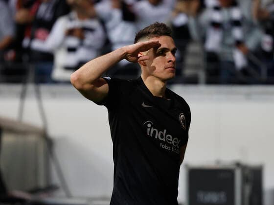 05 05 2022, football, Europa League, semi-final, Eintracht Frankfurt West Ham United, GER, Frankfurt am Main, Deutsche Bank Park picture v li cheering after goal to 1 0, cheering, cheering, cheering, emotions, goal scorerSantos Borre Eintracht Frankfurt Copyright: HMBxMedia xHeikoxBecker