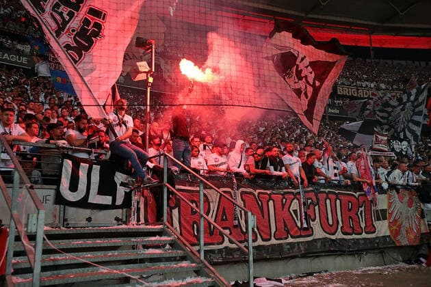 05 05 2022, xovx, soccer UEFA Europa League, semi-final, Eintracht Frankfurt West Ham United Frankfurt fans with pyrotechnics emspor Frankfurt
