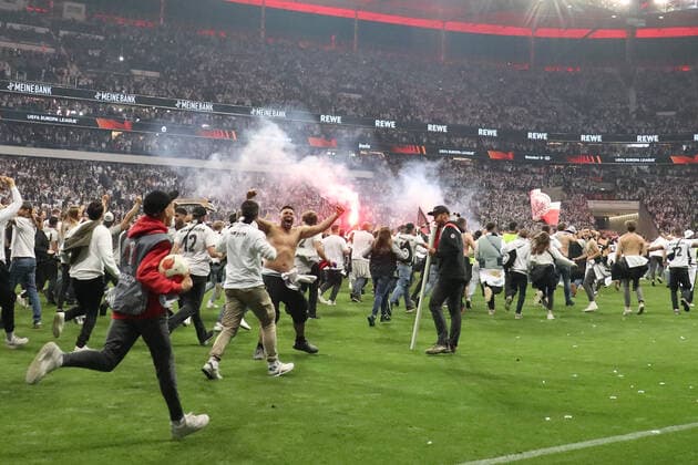 Eintracht fans storm the pitch after the final whistle Frankfurt 05 05 2022 Eintracht Frankfurt vs West Ham United, UEFA Europa League, semifinal second leg