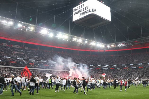 Eintracht fans storm the pitch after the final whistle Frankfurt 05 05 2022 Eintracht Frankfurt vs West Ham United, UEFA Europa League, semifinal second leg