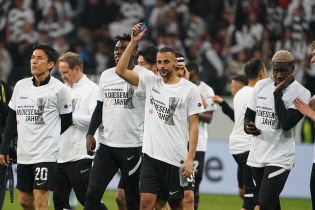 Team comes with the Europcup this year T shirts to the fans after the match Frankfurt 05 05 2022 Eintracht Frankfurt vs West Ham United, UEFA Europa League, semifinal second leg