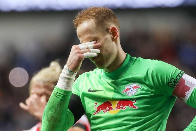 Glasgow Rangers RB Leipzig 05 05 2022 Glasgow, 05 05 2022, Ibrox Stadium, Football, 2021 2022 season, Europa League, Semi final, Glasgow Rangers RB Leipzig , In picture goalkeeper Peter Gulacsi 1, RB Leipzig after defeat UEFA regulations prohibit any use of photographs as image sequences and or quasi video