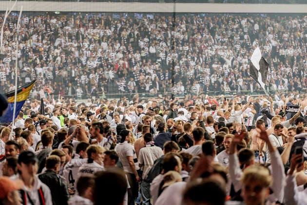 UEFA Europa League, Eintracht Frankfurt vs West Ham United, Deutsche Bank Park, Frankfurt, 05 05 2022 Eintraht fans storm the pitch, Eintracht Frankfurt vs West Ham United, Frankfurt, Deutsche Bank Park, 5 5 2022 Copyright: xBEAUTIFULxSPORTS Gawlikx